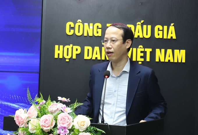 Ông Nguyễn Trường Giang, quyền Giám đốc Trung tâm Internet Việt Nam (VNNIC) phát biểu tại phiên đấu giá. Ảnh: Nguyễn Khoa