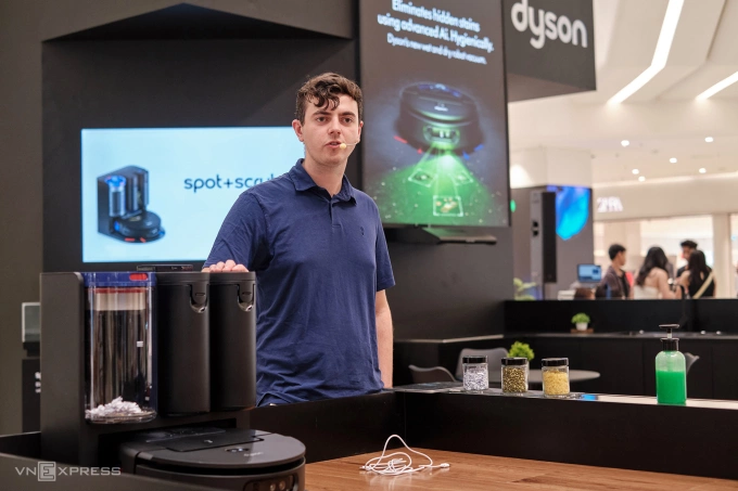 ông Joseph Barradell, kỹ sư thiết kế và phát triển sản phẩm của Dyson,