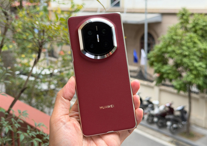Mate X7 là điện thoại đầu tiên của Huawei được bán tại Việt Nam sau 6 năm. Ảnh: Tuấn Hưng