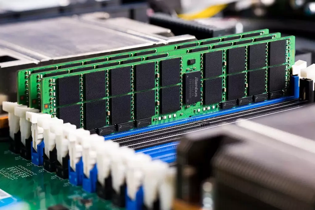 Một số thanh RAM nhãn hiệu Rambus gắn trên bo mạch chủ. Ảnh:Rambus